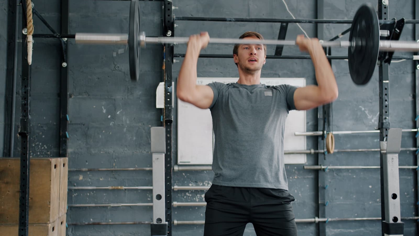 Hoe sterk moet je zijn? Bankdrukken, squat en deadlift