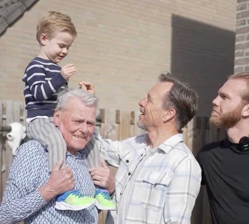 Vier generaties: Desny Wijsbroek met zijn zoon Justin, vader en opa