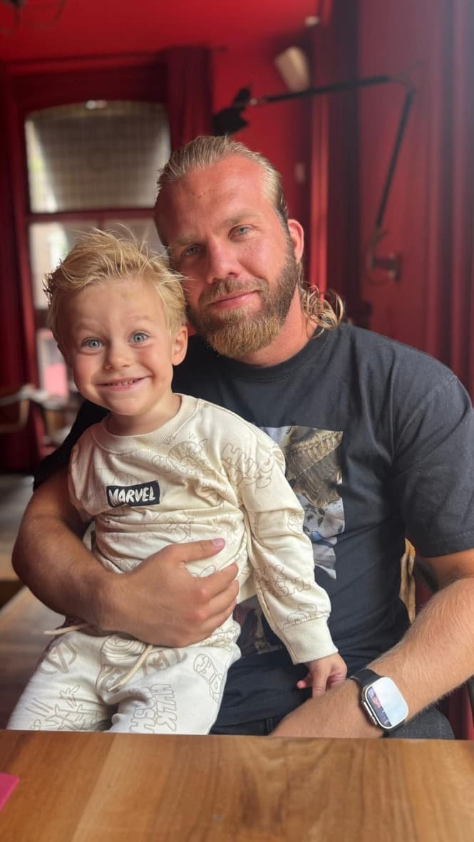 Desny Wijsbroek met zijn zoon Justin